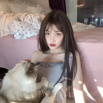 女人与英雄海报